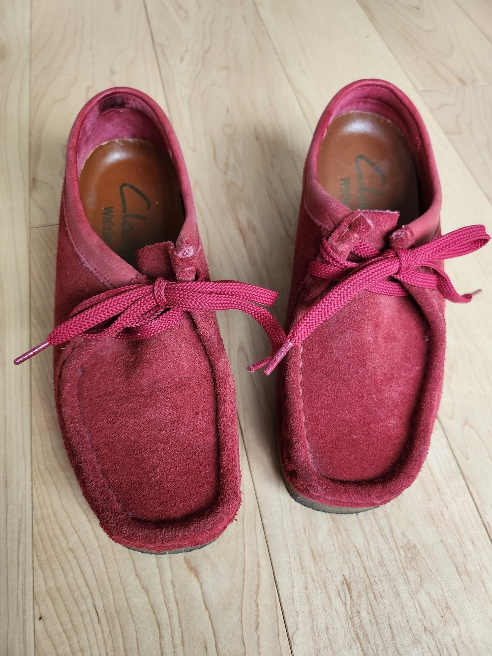 Clarks Red Suede Wallabee BOOTS - Picture 2 of 5